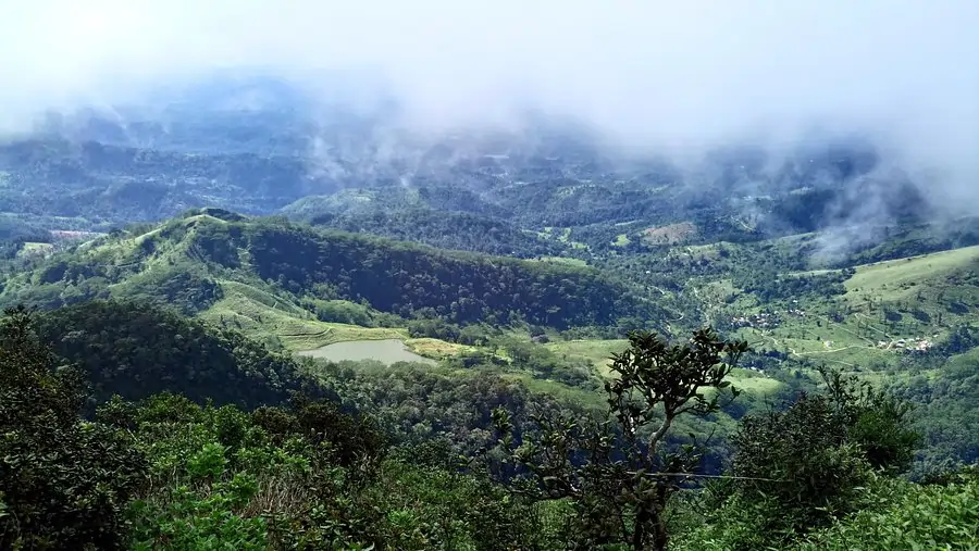 Mist-covered viewpoint near Riverstone, a popular stop on bespoke Sri Lanka holidays