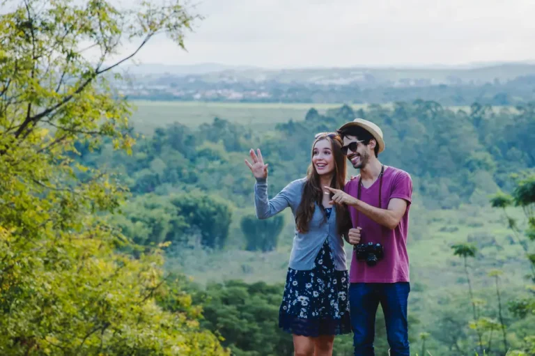 couple enjoying honeymoon in Sri Lanka