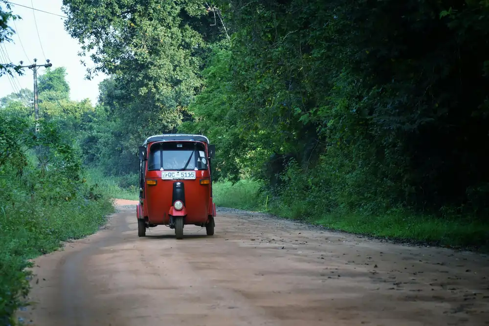 Sri Lanka 5 Days Tour Package tuk tuk ride 