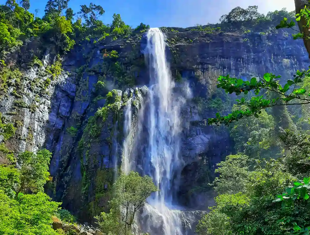 The Stunning Diyaluma waterfall, Sri Lanka